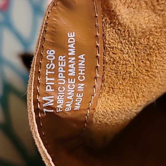 NWOT Tan Suede Look Booties Size 7 - Picture 4 of 4